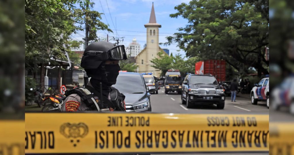 Bom bunuh diri Menghantam Misa Minggu Palem di Indonesia,Sekira 20 Luka luka