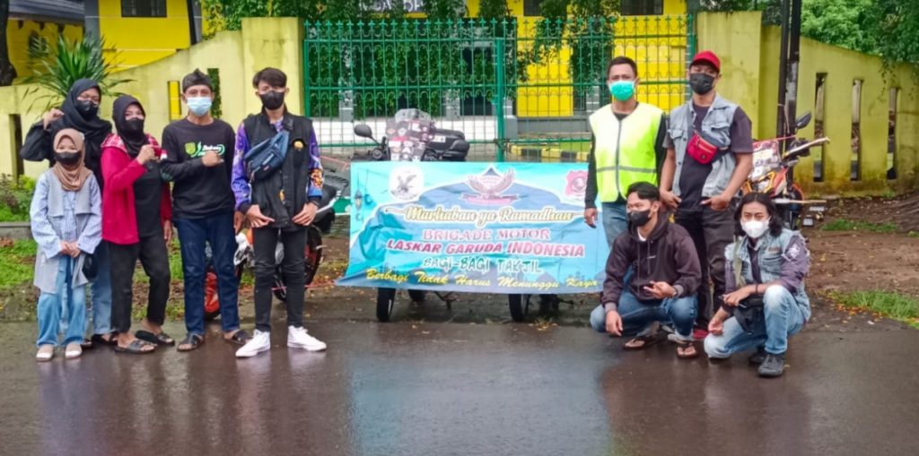 Dibulan Penuh Berkah,LSM Laskar Garuda Indonesia Kabupaten Subang Berbagi Takjil