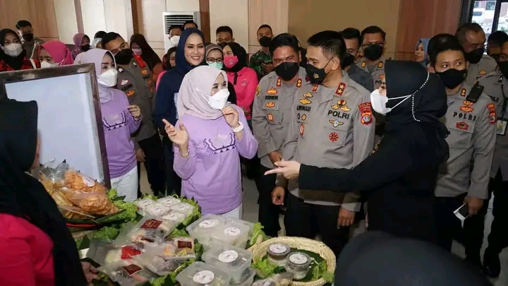 Bunda Winarni Nanang Hadiri Gebyar UMKM Bhayangkari Daerah Lampung