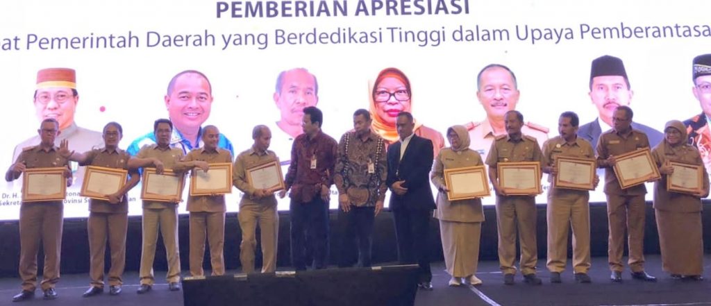 Sekdaprov Lampung Fahrizal Darminto Terima Penghargaan dari KPK RI