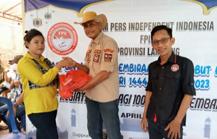 Wilis Lampung Komunity Bersama FPII Lampung Berikan Bantuan 40 Paket Sembako Kepada Masyarakat