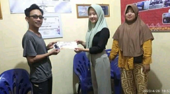Dr. H. Andi Surya Salurkan Beasiswa Kepada Awak Media Melalui FPII Lampung